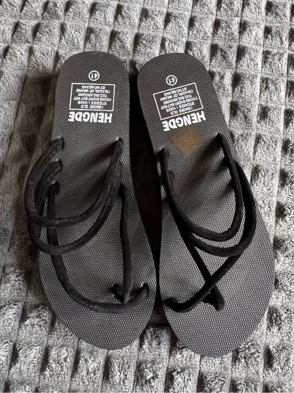NWT 10 Hengde Black Strappy Women's Sandals Flip Flops